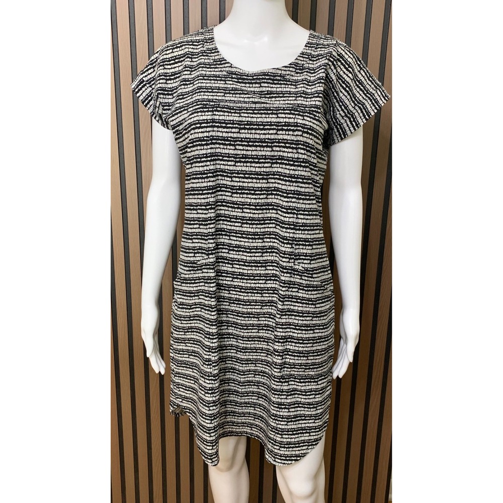 T by Talbots Black White Dash Print Shift Dress Petite P Short Sleeve Curved Hem